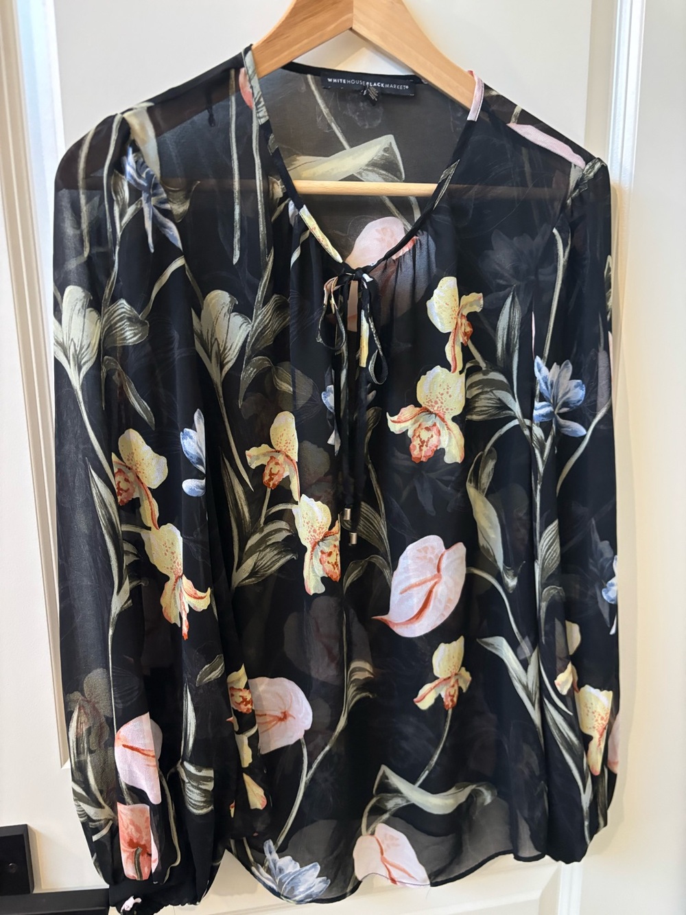 White House Black Market Black Floral Tie-Neck Blouse Size Medium
